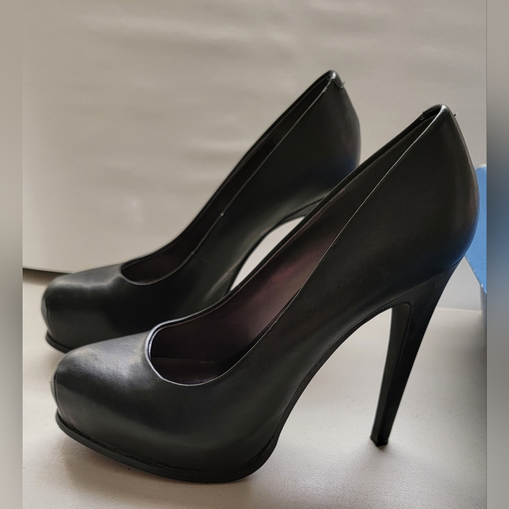 Vera Wang Dali Black Heels Size 7